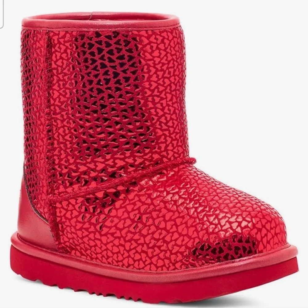 UGG Girls' Classic II Gel Hearts Boots (Youth)